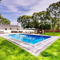 Brand new house with an all year round hot tub., Francis S. Gabreski-flugvöllur - FOK, Westhampton Beach, hótel í nágrenninu