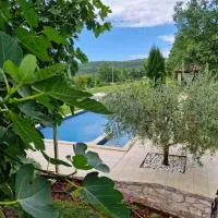 Rooms Stancija Ruseti, хотел в Oprtalj