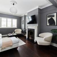 The Farnborough Wonder - Stunning 4BDR House with Garden