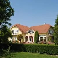 Villa Hedi, hotell i Dunakiliti