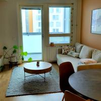 Cosy apartment with a relaxing sauna and a balcony, hotelli Helsingissä alueella Leppävaara