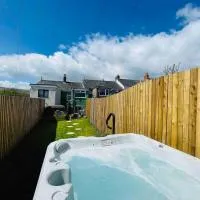 HOT TUB - Miners Cottage - edge of Brecon Beacons National Park - Heritage Town, ξενοδοχείο σε Blaenavon