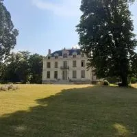 Le Château du Breuil, hotelli kohteessa Mazières-de-Touraine