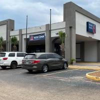 Studio 6 Nacogdoches TX SFA University、ナコドチェスにあるA. L. Mangham Jr. Regional Airport - OCHの周辺ホテル