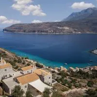 Trapela Limeni Luxury Suites