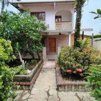 Casa de Rojo 3 Bedroom house with private Pool and all amenities: Bocas Town, Bocas del Toro Isla Colon Uluslararası Havaalanı - BOC yakınında bir otel