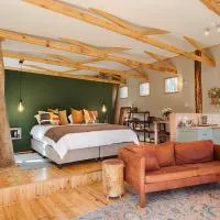 Elsewhere Treehouse and Apartment on the River, hotel en Muldersdrift