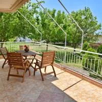 Villa28 Harmony, готель у місті Палерос