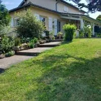 Chez Pepette et Serge, hotelli kohteessa Montdragon