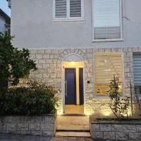 Villa Dardona Drvenik – hotel w Drveniku