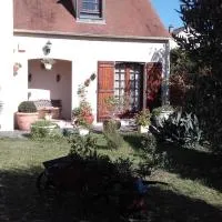 Gites Les Roses, hotel i Herblay