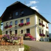 Ferienwohnungen Bachergut, hotell i Mariapfarr