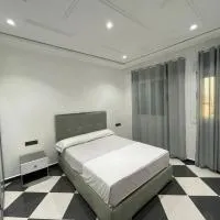 Dina Apartments، فندق في فنيدك