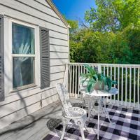 Wyoming Retreat with Furnished Porch, Near Fishing!、ジレットにあるGillette-Campbell County Airport - GCCの周辺ホテル