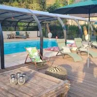 Le Manoir des Pélies, Maison d'hôtes de charme, Jacuzzi, Piscine, Rivière, hôtel à Conques