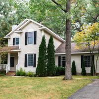 Gorogeous Chic 2BDR Renovated Home near Downtown Sleeps 6 843, hotel near Cherry Capital Airport - TVC, Traverse City