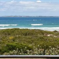 Beachfront 3-bedroom with Robben Island views, hotel din Cape Town