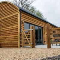 Luxury Barn Conversion with Hot Tub- 'Blackbird'