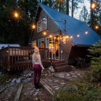 Retro A-Frame Cabin - Firepit & Fireplace