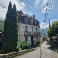 Auberge du Crabère، فندق في Melles