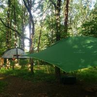 D'En Haut tentes suspendues, hotel in Saint-Pardoux