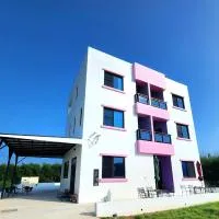 漫活時光民宿 Leisure Living، فندق في Baisha