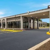 HomeTowne Studios by Red Roof and Conference Center Chicago - N Aurora Naperville, hôtel à North Aurora