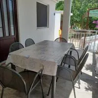 Studio Apartment Nikola, hotel di Janjina
