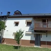 Casa rural La Barriada de Lago de Carucedo, hotel i Lago de Carucedo