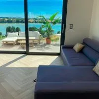 Chojno 31i- dom wypoczynkowy przy jeziorze z jacuzzi, ξενοδοχείο σε Chrostkowo