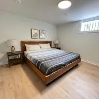 Letitia Heights !A Spacious and Quiet Private Bedroom with Shared Bathroom, hotel a Barrie