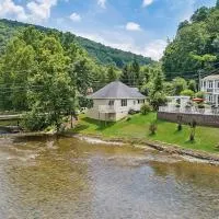 Jackson River Estate Cozy Cottage on the River, hotel u gradu 'Covington'