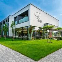 REED Boutique HOTEL & BISTRO, готель у Шіофоку
