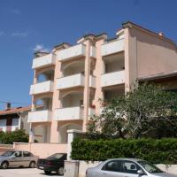 Apartments and rooms by the sea Pag - 6311、パグのホテル