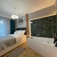 Caroline Jacuzzi Apartments, hotel di Nowy Dwór Mazowiecki