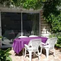 Nice family studio in villa Sceaux 600m RER B direct to Notre-Dame, hotel a Sceaux