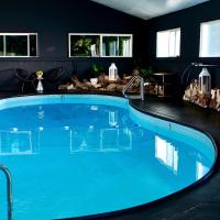 Sierra Blue Hotel & Swim Club，大熊湖的飯店