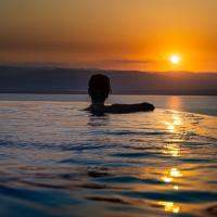 Sunset apartment in Samarah Dead Sea resort, hotel di Sowayma