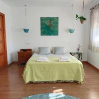 Preciosa casa grande con patio en Sevilla 8PAX, готель в районі Macarena Norte, у Севільї