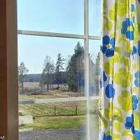 Maalaistalon päätyhuoneisto Merikarvialla、Tuorilaのホテル
