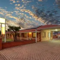 Charles Rasp Motor Inn & Cottages, hotelli kohteessa Broken Hill