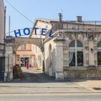 Hôtel Le Cheval Blanc, hotel u gradu 'Saint-Maixent-lʼÉcole'