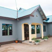Gorgeous 4 Bedroom House ideal for Families and Large Groups, hotel di Boma la Ngombe