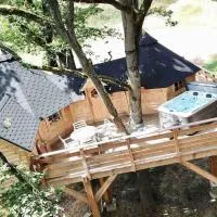 La Cabane perchée de la Mure, hotel v destinaci Bongheat