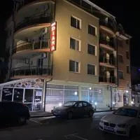 Family Hotel Diana، فندق في بوموري