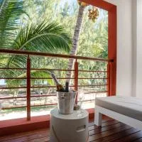 Blue Coral Beachfront Penthouse, hotel di Flic-en-Flac