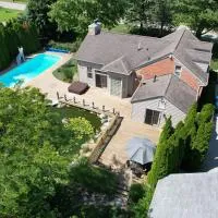 Charming School House with Large Pool, Hotel in Huron