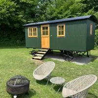Troytown Farm Shepherds hut, готель у місті Puddletown