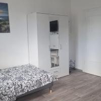 Studio Apartment mit Balkon 18, hotelli Essenissä alueella Huttrop