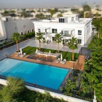 Villa Botanica-Exclusive 8-Bedroom Villa by Luxury Explorers' Collection, hotel en Emirates Hills, Dubái